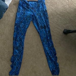 Lululemon size 4 barely worn full length blue snake print